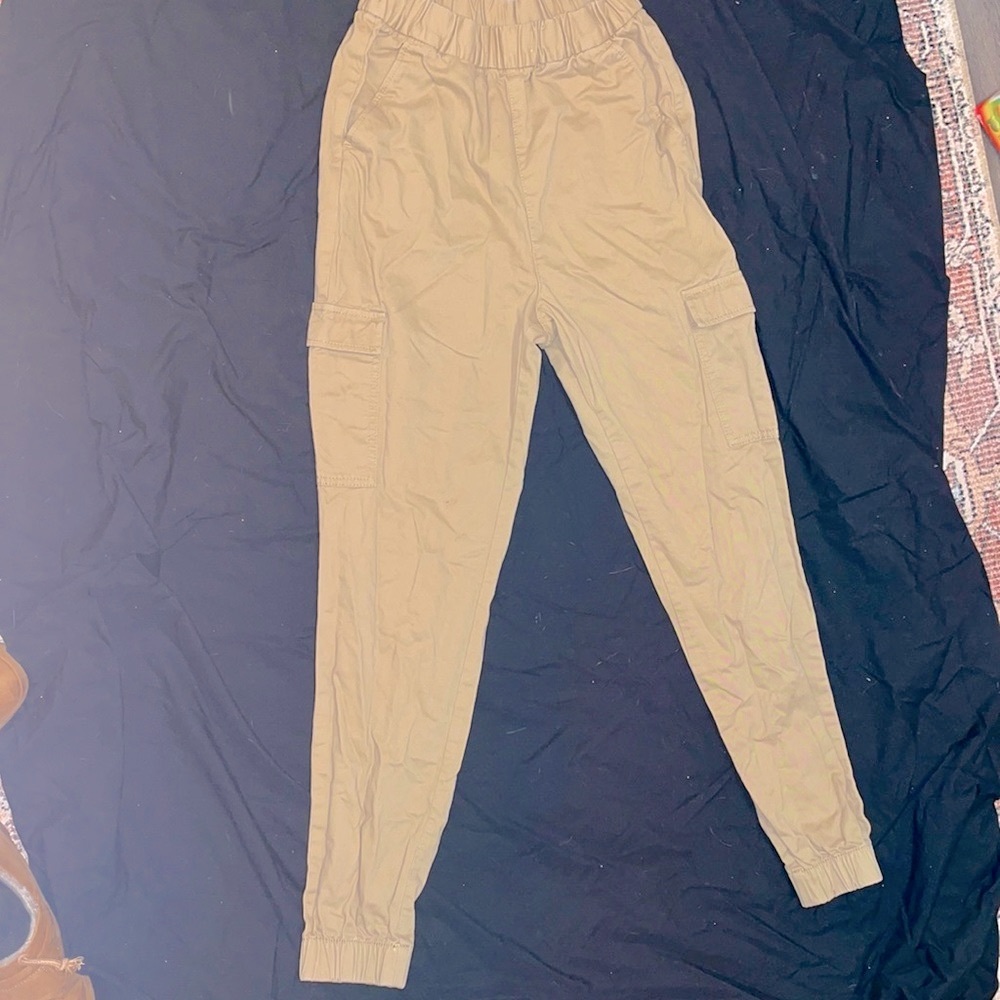 H&M brand: DIVIDEND cuffed cargos. Size 2 tan